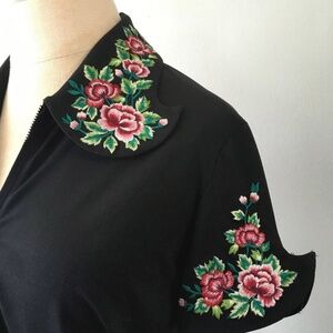 Embroidered Asian Style  Rockabilly Vintage Top Pagoda Top Medium